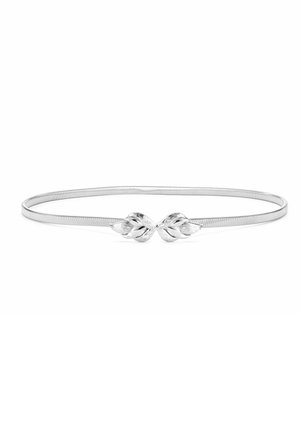 Fine ceinture en argent avec une boucle en forme de papillon présentant des détails texturés semblables à des feuilles, sur fond blanc.