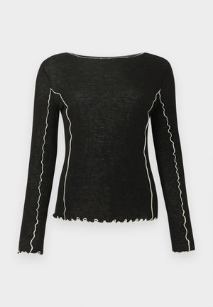 Top negru cu mâneci lungi, realizat dintr-un material ușor, cu cusături albe ondulate de-a lungul decolteului și tivului, având un design simplu, mulat.