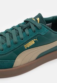 Puma CLUB II ERA UNISEX - Sportcipő - dark myrtle/oak branch/gum