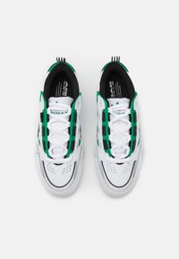 adidas Originals ADI2000 UNISEX - Treniņu apavi - footwear white/green