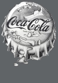 Krytka od lahve Coca-Cola, stříbrný kov s texturovanými okraji, obsahuje kapky kondenzace a logo napsané černým písmem, na šedém pozadí.