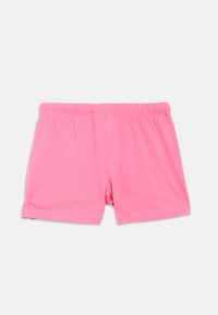 Ροζ βαμβακερό σορτς με ελαστική μέση, με λεία υφή και απλό, λιτό σχέδιο. Εμφανίζεται η πίσω όψη.