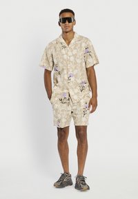 Redefined Rebel RODNEY SHIRT - Srajca - sandshell