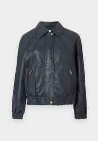 Giacca in pelle blu navy con colletto, tasche laterali con zip e polsini elastici. Presenta una finitura testurizzata e un orlo arricciato.