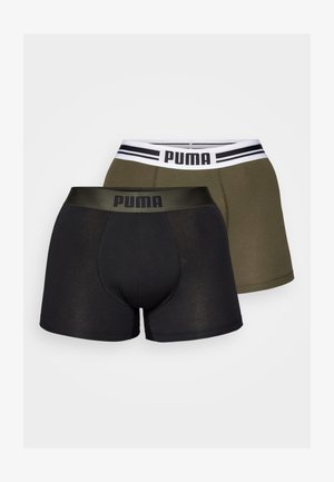 Bóxer para hombres, uno negro y otro verde olivo, con cinturillas elásticas que llevan el logo de "PUMA" en negro sobre blanco y olivo. Material suave.