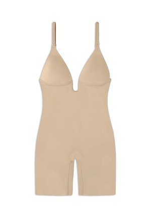 Body shaper beige con scollo a V, spalline regolabili e lunghezza a metà coscia. Presenta un'apertura al centro e fondo aperto. Texture liscia.