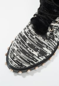 River Island Botines con cordones - black