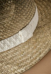 Next Hat - natural