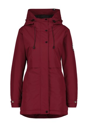 Giacca impermeabile color bordeaux con cappuccio regolabile, chiusura frontale a bottoni e due tasche laterali. Presenta dettagli neri e una texture liscia.
