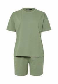 Ljusgrön bomullst-shirt med korta ärmar och rund halsringning, matchad med shorts som har en avslappnad passform och mjuk textur.