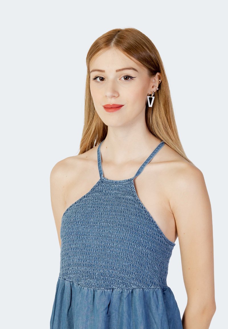 ONLY Petite ONLBEA SIESTA KNOT SHIRT - Blouse - medium blue denim/blauw