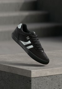 Non sélectionné, black/metallic silver-coloured
