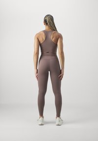 Girlfriend Collective LEGGING LONG - Leggings - porcini