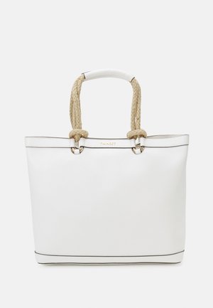 Bolso tote de cuero blanco con asas de cuerda trenzada beige y logotipo dorado "TWINSET" en el centro frontal.