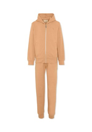 Bluza z kapturem na zamek błyskawiczny w kolorze jasnobrązowym oraz pasujące spodnie dresowe ze sznurkiem, pokazane z przodu na białym tle.