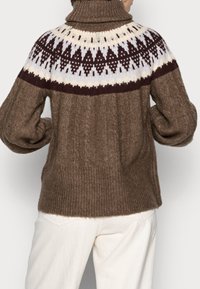 YAS Sweter