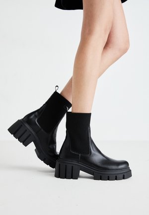 DROPOFF - Platform bokacsizmák - black