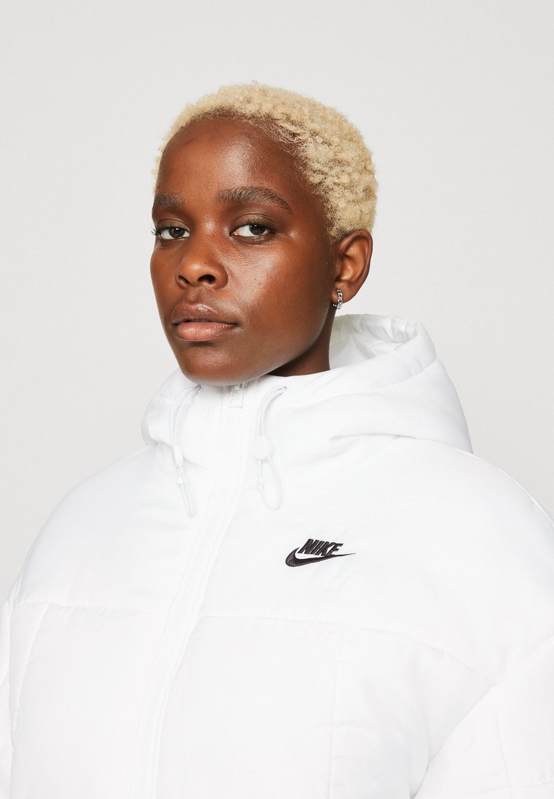 Sportswear THRMR NSW - white ESSTL jacket white/black/ W - Winter Nike CLSC PUFFER