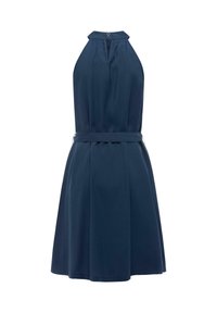 Vestito senza maniche color blu navy con scollo alla coreana, chiusura con bottoni, cintura aderente in vita e gonna svasata lunghezza al ginocchio.