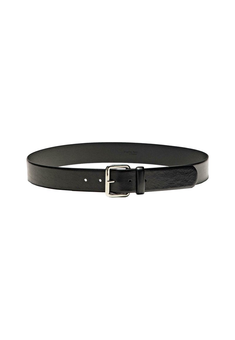 Ceinture en cuir noir avec une texture lisse, dotée d'une boucle en métal argenté et de cinq trous de réglage pour le dimensionnement.