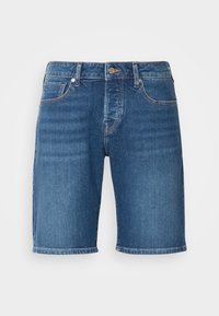 Shorts en denim bleu moyen, avec une coupe droite, des ourlets retroussés et un design classique à cinq poches, fermeture à bouton et passants de ceinture.
