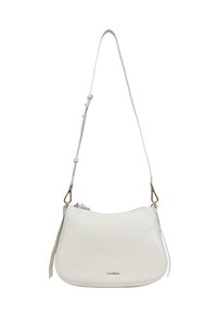 Hvid skuldertaske i læder med buet form, aftagelig justerbar rem, guld hardware og lille mærkelogo foran.