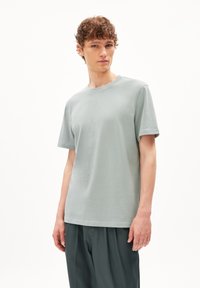 ARMEDANGELS MAARKOS - T-Shirt basic - morning dew