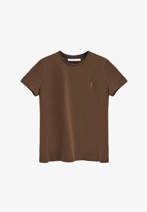 Brązowa bawełniana koszulka z okrągłym dekoltem, krótkimi rękawami i małym haftowanym wzorem na lewej piersi. Miękka faktura i luźny krój.