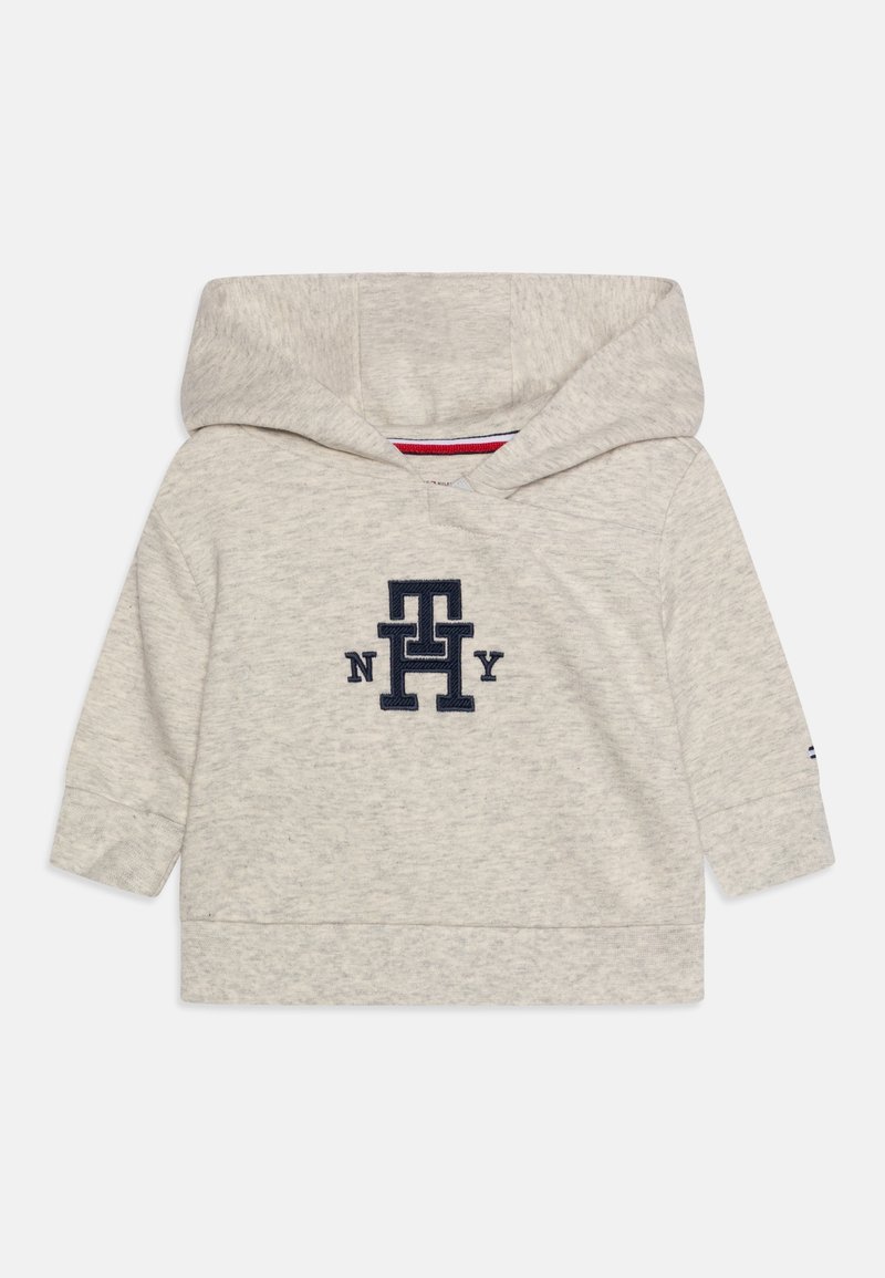 Sweat à capuche pour tout-petit gris clair avec un logo "TH NY" bleu marine sur le devant et des manches longues, présenté à plat sur un fond blanc.