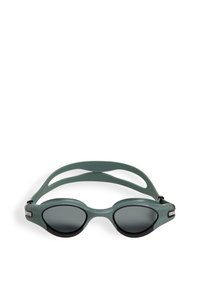 Gafas de natación de silicona verde con lentes oscuros, que cuentan con una correa ajustable y lados texturizados para un mejor agarre. Forma de lente redondeada y un acento negro.