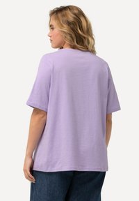 Ulla Popken LOVE SEQUINED - Triko s potiskem - lavender