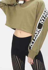 Ivy Park Sudadera - olive