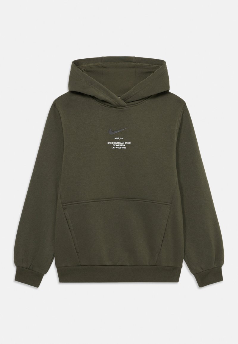 Olivengrønn hettegenser med frontlomme, elastiske mansjetter og liten svart Nike-logo med hvit tekst på brystet.