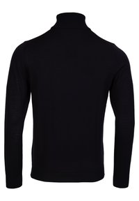Schwarzer Rollkragenpullover aus weichem Strickstoff, mit langen Ärmeln, geripptem Kragen und taillierter Passform, von hinten gezeigt.