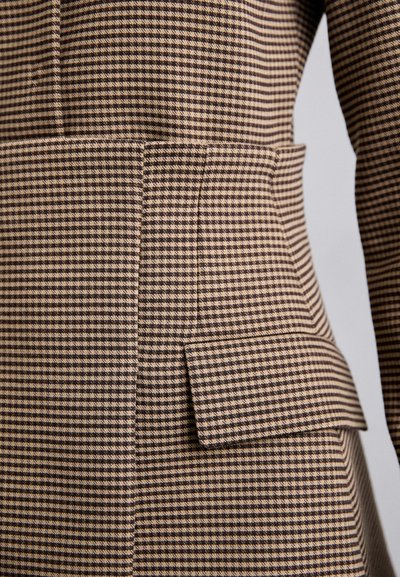 A.W.A.K.E. MODE FITTED WITH BASQUE DETAIL - Blúzka - brown