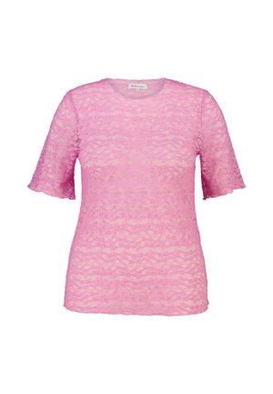 Roze kanten top met korte mouwen, ronde halslijn en bloemenpatroon, semi-transparante stof en licht uitlopende mouwen.