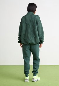 Nike Sportswear W TCH MR JGGER 2 - Tréningruha alsók - vintage green/black