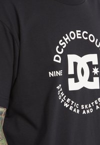 DC Shoes STAR PILOT FÜR ADYZT - Print T-shirt - black