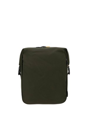Sac rectangulaire compact vert olive avec fermeture éclair sur le dessus et boucles latérales, vu de face sur fond blanc.