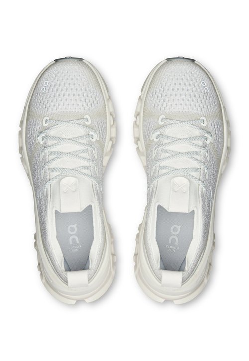 On CLOUD X TEMPO - Trainers - ivory ice — photo 3