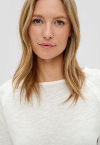 s.Oliver Langarmshirt - ecru