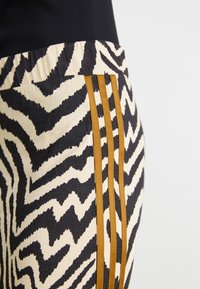 adidas Originals ADIDAS FARM RIO 3-STRIPES MAXI - A-vonalú szoknya - crystal sand