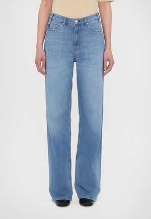 Jeans a vita alta di colore blu chiaro con gamba ampia, realizzati in denim. Presentano cinque tasche, passanti per cintura e chiusura con bottone anteriore.