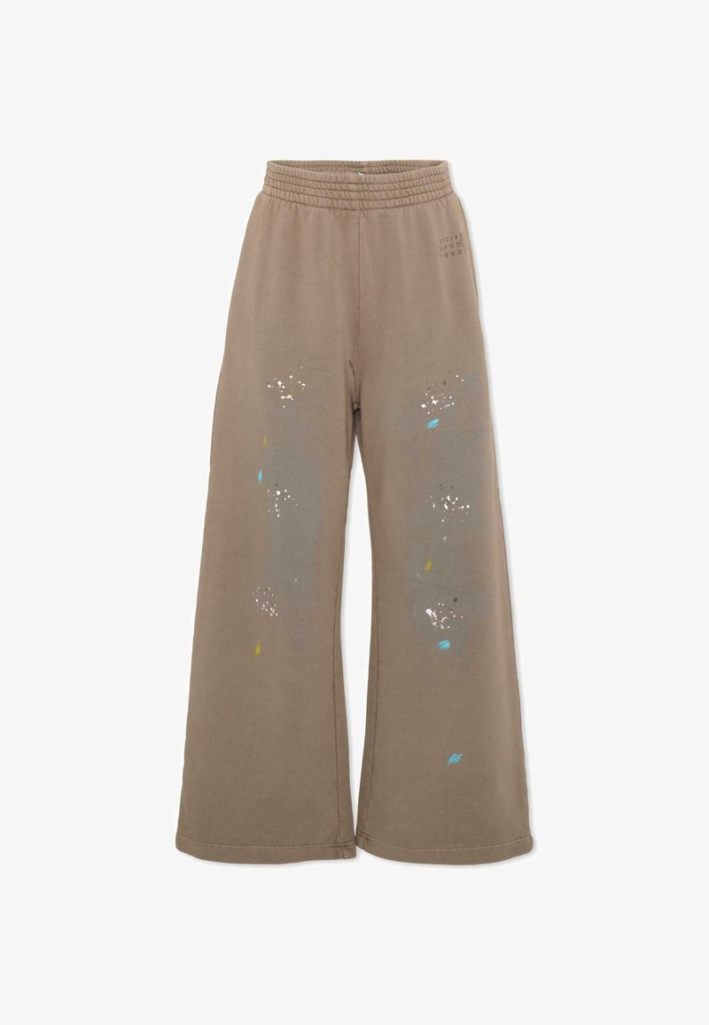 Pantaloni marroni a gamba larga con fascia elastica in vita e sottili schizzi di vernice bianchi, gialli e blu sulle gambe anteriori.