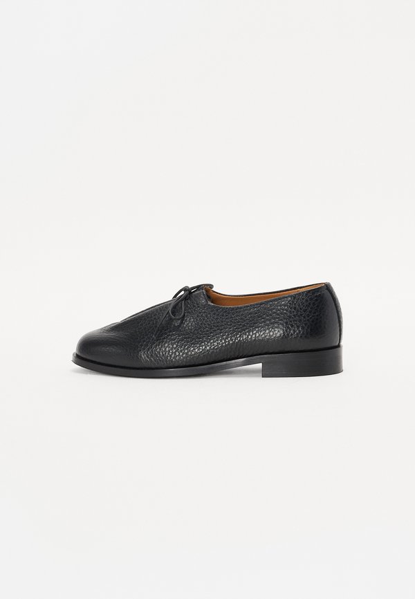 MATT KILT - Slip-ons