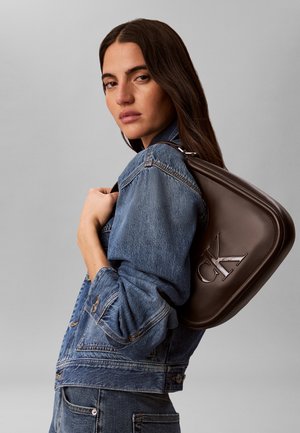 Calvin Klein, BOLD SMALL CRESCENT BAG - Käekott - dark brown