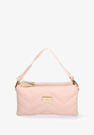 Pochette in pelle trapuntata rosa con zip dorata, dotata di manico e placca con logo. Il motivo a zigzag lungo la parte frontale aggiunge texture.