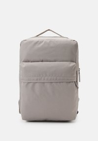 Kijelölve, light grey