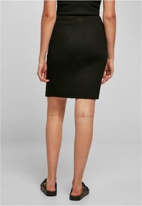Urban Classics Ozko oprijeto krilo - black