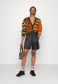 adidas Sportswear ADICOLOR CLASSICS RIPSTOP  - Shorts - black